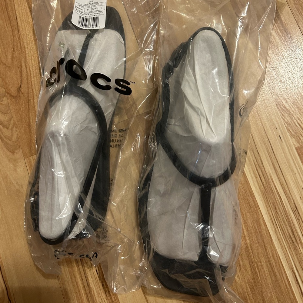 NEW Crocs Miami Sandals size women’s size 11 black